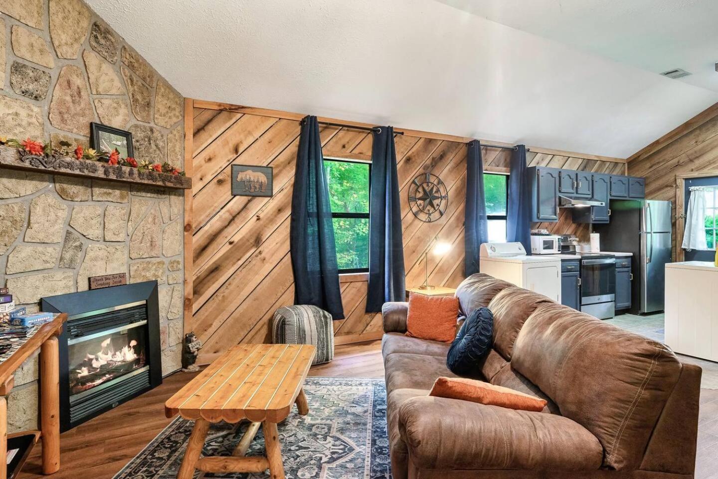 Romantic Mtn Cabin Hot Tub & Jacuzzi Views Sevierville Exterior foto